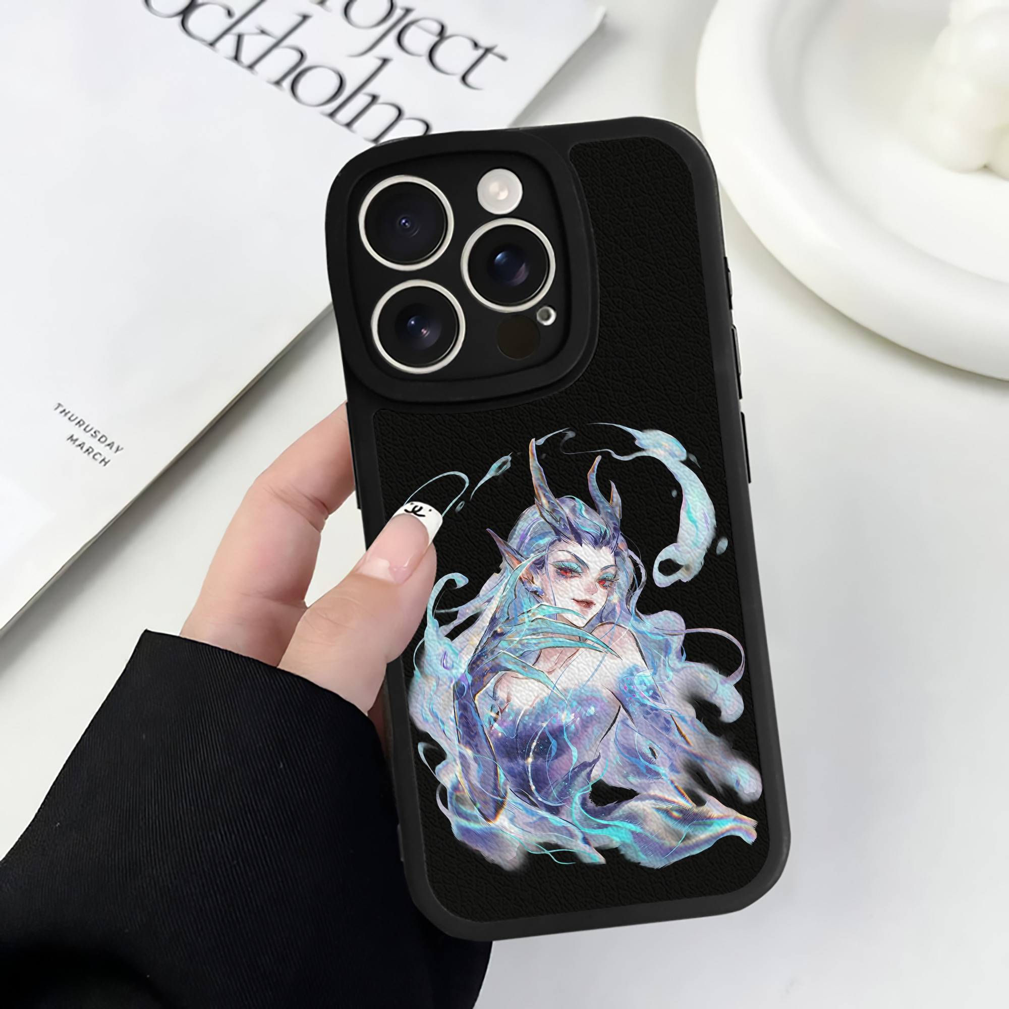 （画像用） Ne Zha 2 ナタ 魔童の大暴れ 【iPhone 16シリーズ対応】シリコンスマホケース（レザー調） 材質：シリコン